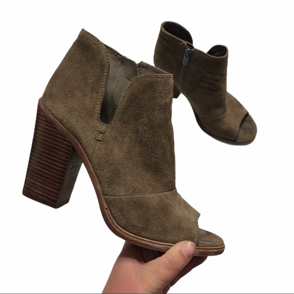Vince Camuto Katleen Booties - Picture 2 of 13